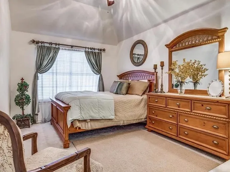 5231 Kathryn Dr — Photo 10