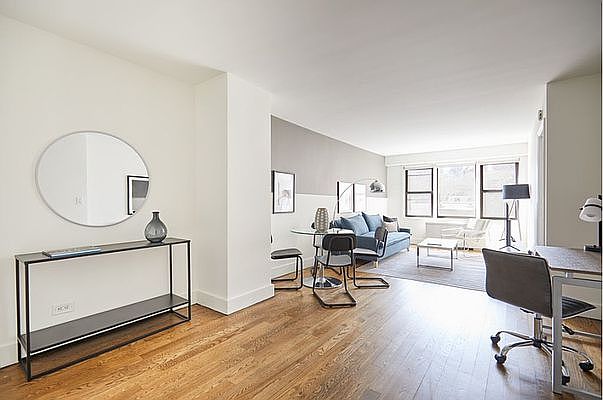 1st image of 233 E 93rd St #3