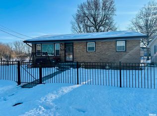 1914 Lighter St, Pekin, IL 61554