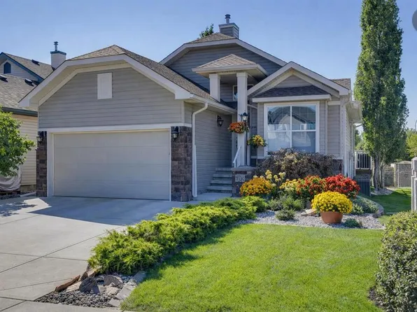 701 E Cimarron Close, Okotoks, AB T1S 1X3