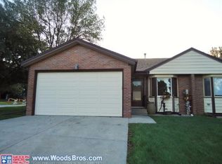 219 Parkside Ln, Lincoln, NE 68521