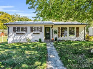 110 Scenic View Dr, Swannanoa, NC 28778