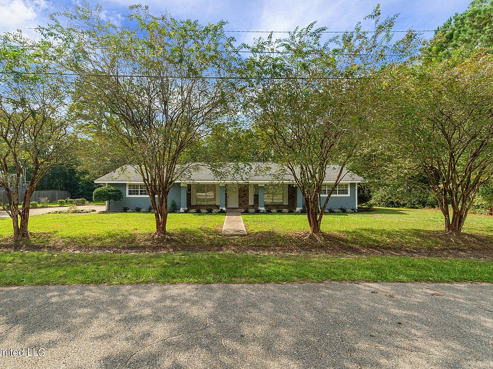 56114 Diamondhead Dr E, Diamondhead, MS 39525 MLS 4059831 Zillow