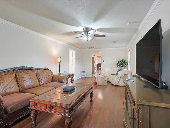 5th image of 2410 Harris St