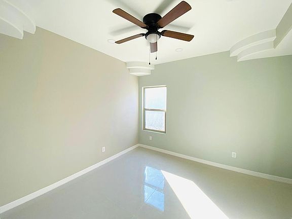 5th image of 208 West Dr