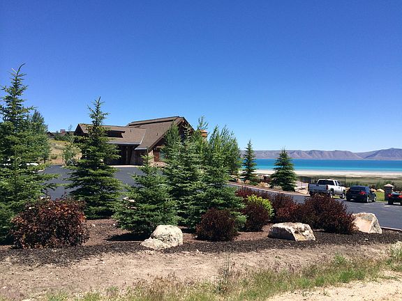 3rd image of 2 Summit Cir