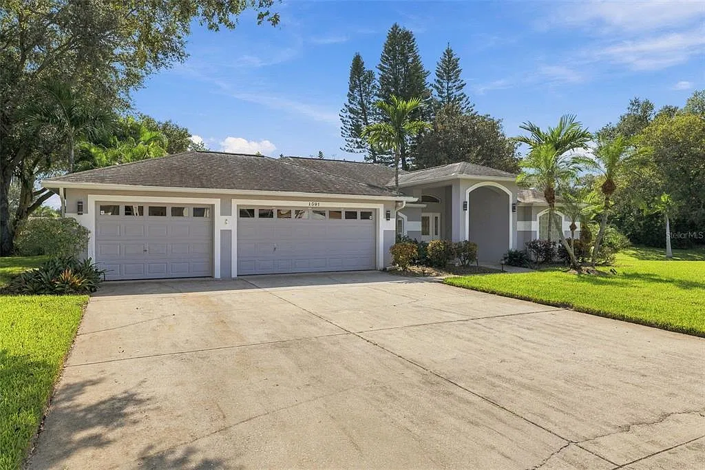 3 bed, 2.0 bath, 2217 sqft, $3,750 — Photo 2