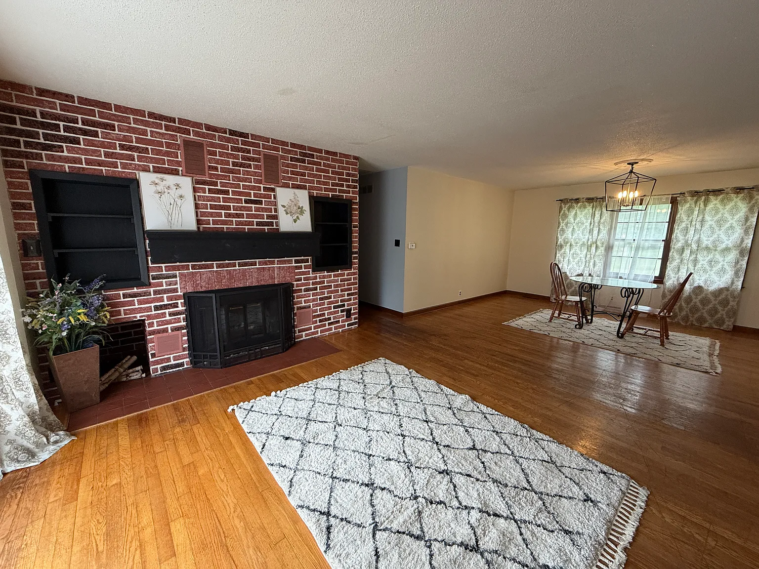 3 bed, 2200 sqft, $1,600 — Photo 3