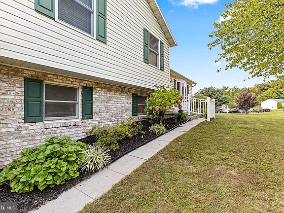5th image of 10 Gardenia Dr