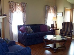 1082 Vinyard Dr, Oregon, WI 53575