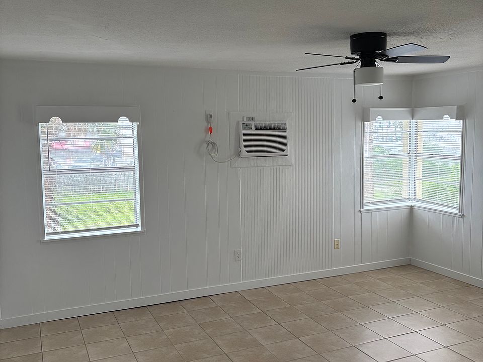 1st image of 902 2nd St N APT 8