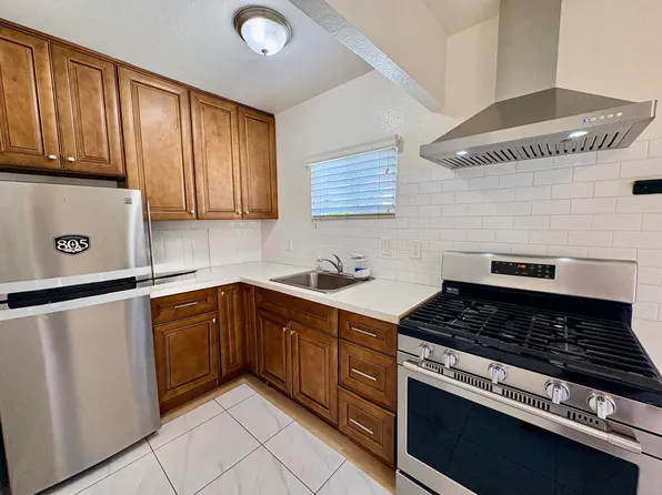 1641 N Towne Ave #B, Claremont, CA 91711