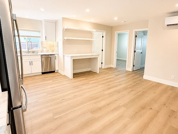 4th image of 240 W Mariposa #D