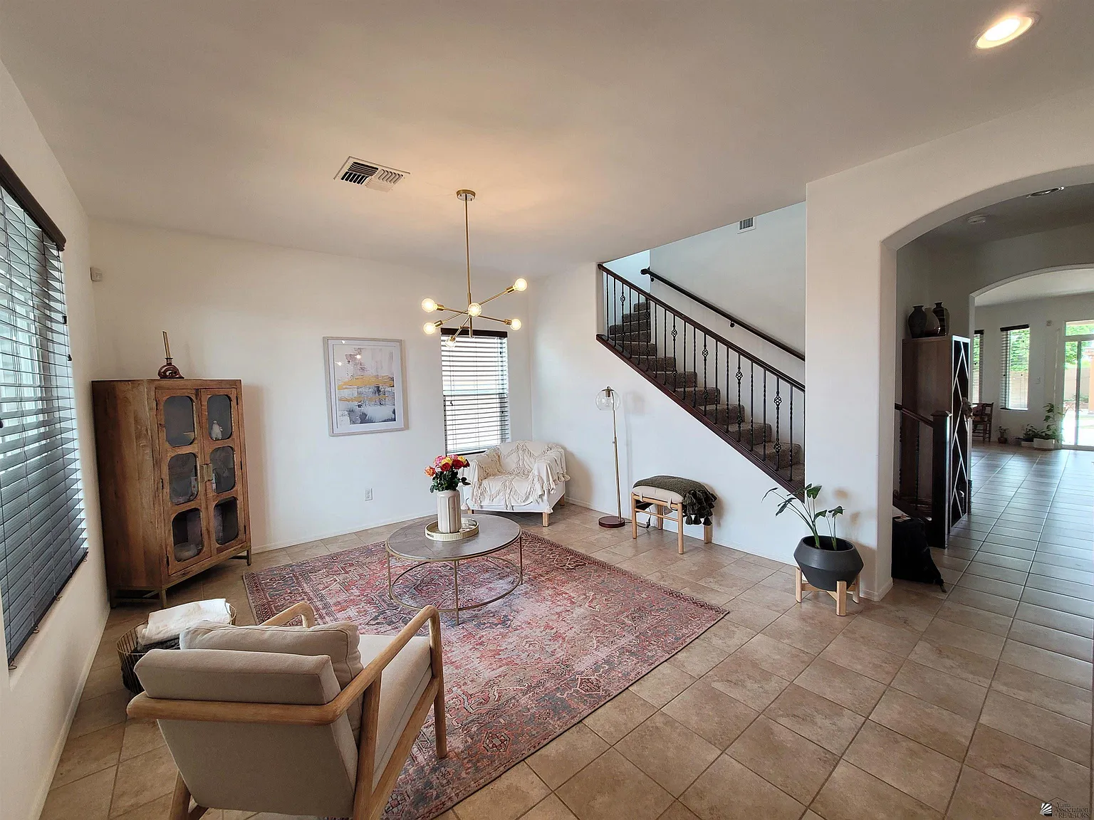 4 bed, 3.0 bath, 2500 sqft, $2,600 — Photo 2