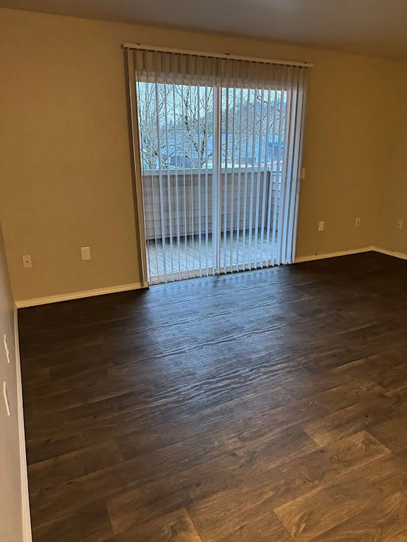 Building Photo - 16924 SE Powell Blvd #33