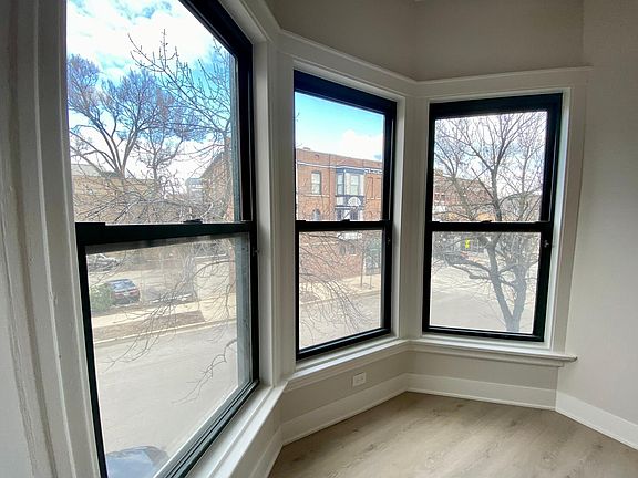 2nd image of 1034 W Belmont Ave