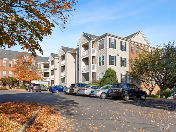270 Riverbend Dr APT 4F, Charlottesville, VA 22911