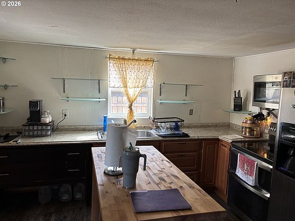 3rd image of 417 W Burgen St