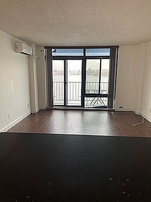 4th image of 2540 Shore Blvd APT 3R