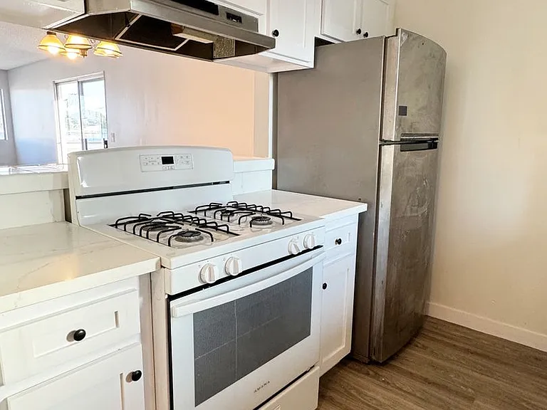 1009 E 2nd St #C — Photo 1