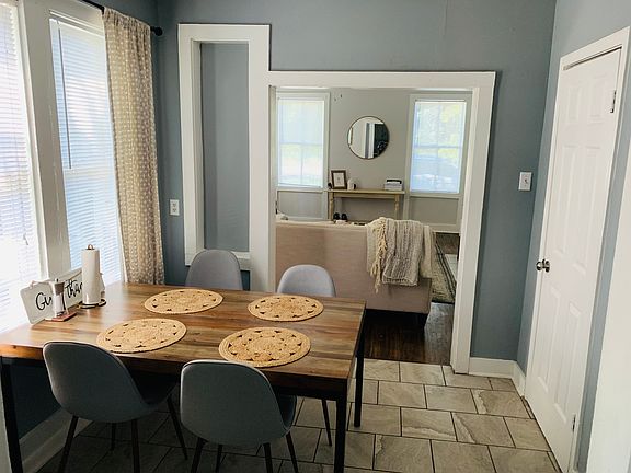 Dining area
*furniture not included for staging purposes