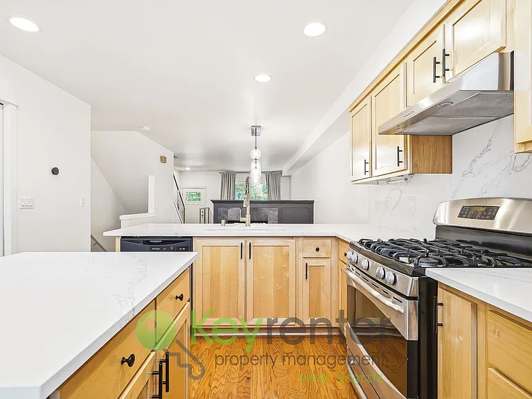 2634 SW Myrtle St — Photo 12