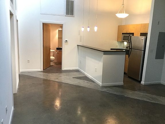 4th image of 1011 W Marshall St #123