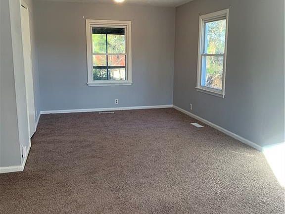 4th image of 454 Waterbury Dr