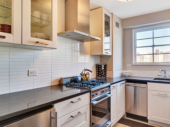 4th image of 15 Charles St APT 10E