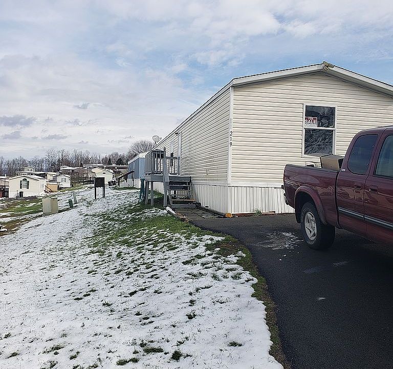 1st image of 219 Canyon Vlg