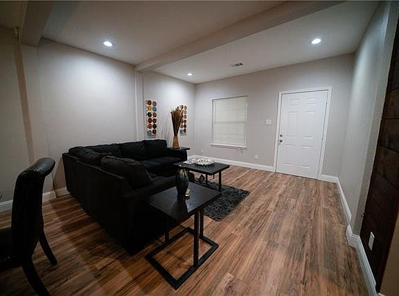 3rd image of 1562 E Woodin Blvd