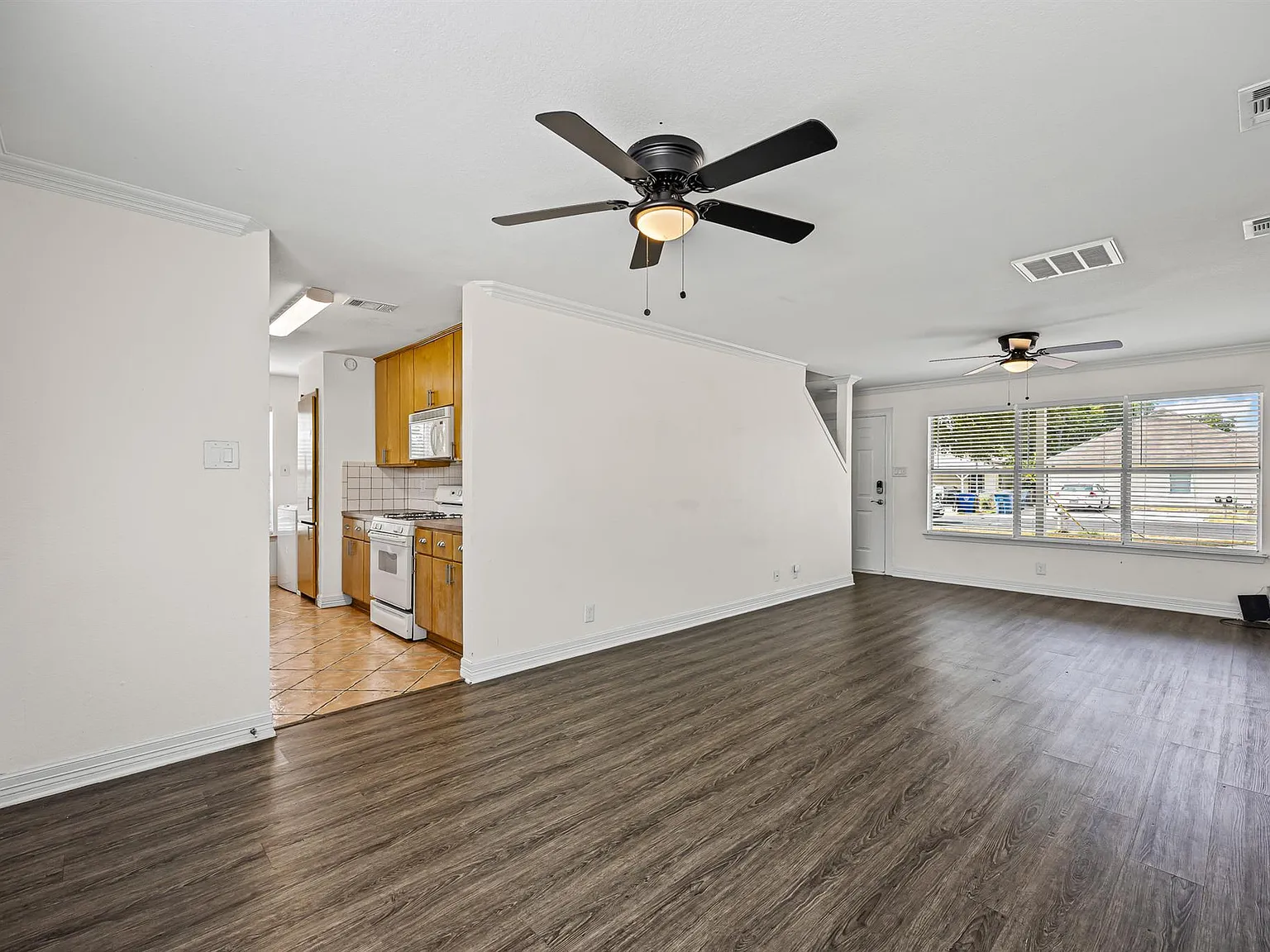 5 bed, 2.0 bath, 1404 sqft, $2,100 — Photo 3