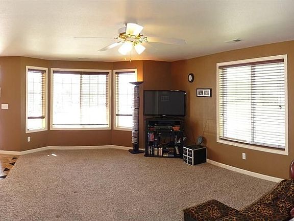 4th image of 8311 Langara Dr