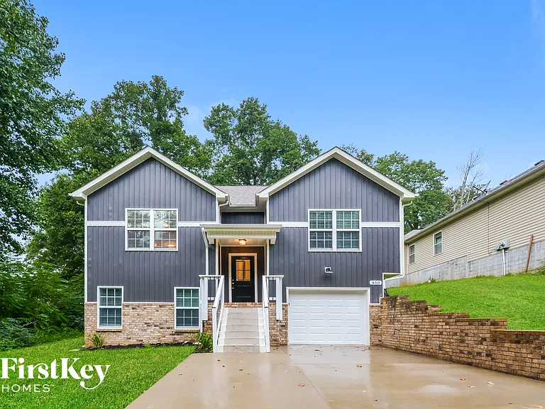 450 Galvin Dr — Photo 1