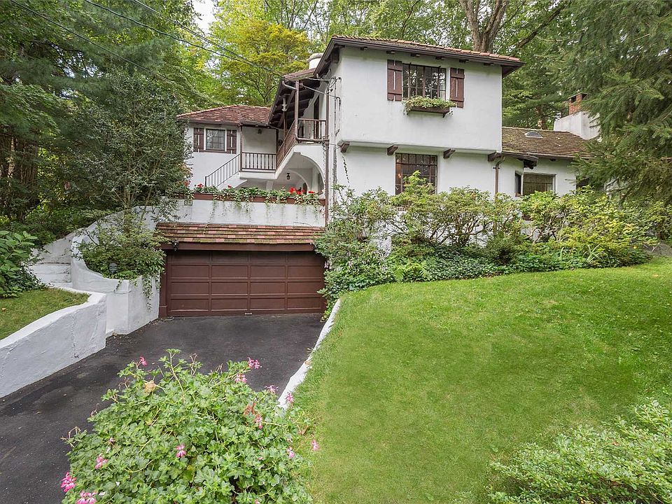 1st image of 22 Central Dr