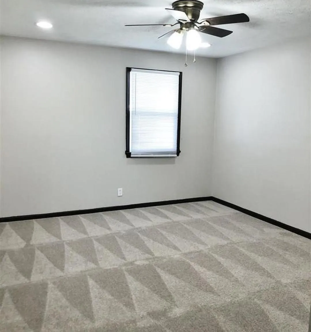 6 bed, 2329 sqft, $3,000 — Photo 3