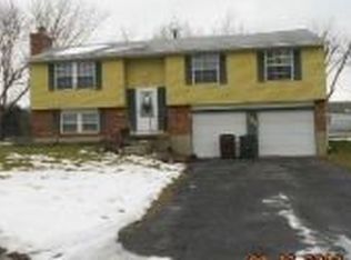 196 Woburn Farm Cir, Englewood, OH
