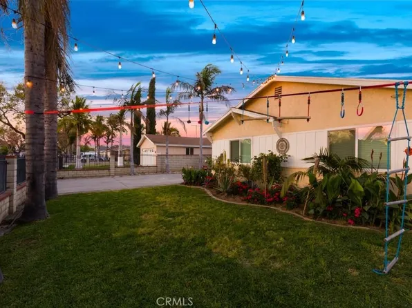 2313 S Manitoba Dr, Santa Ana, CA 92704