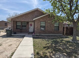 303 E Cortinas St, Del Rio, TX 78840