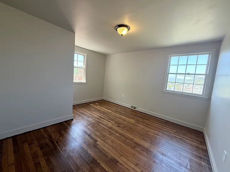 409 S Chestnut St — Photo 18