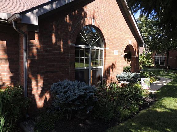3rd image of 5805 Locbury Ln