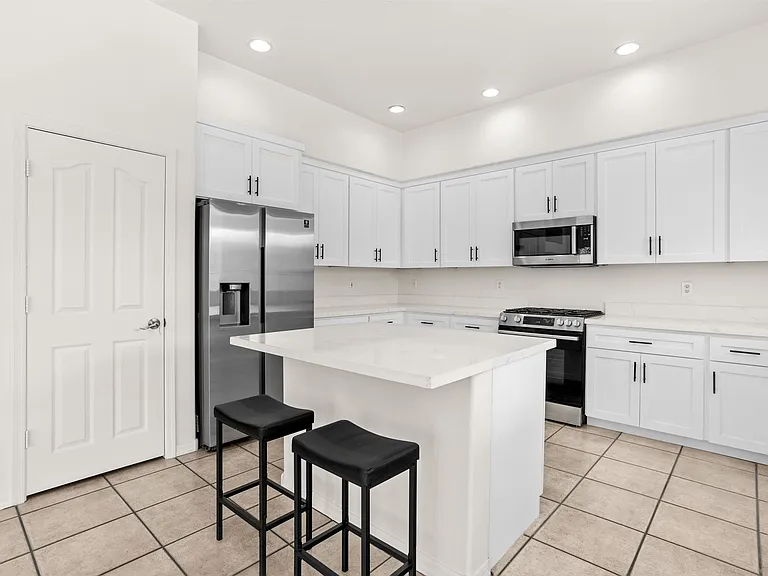 1247 E Kenwood St — Photo 10