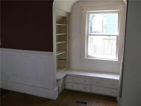 2nd image of 521 College Ave