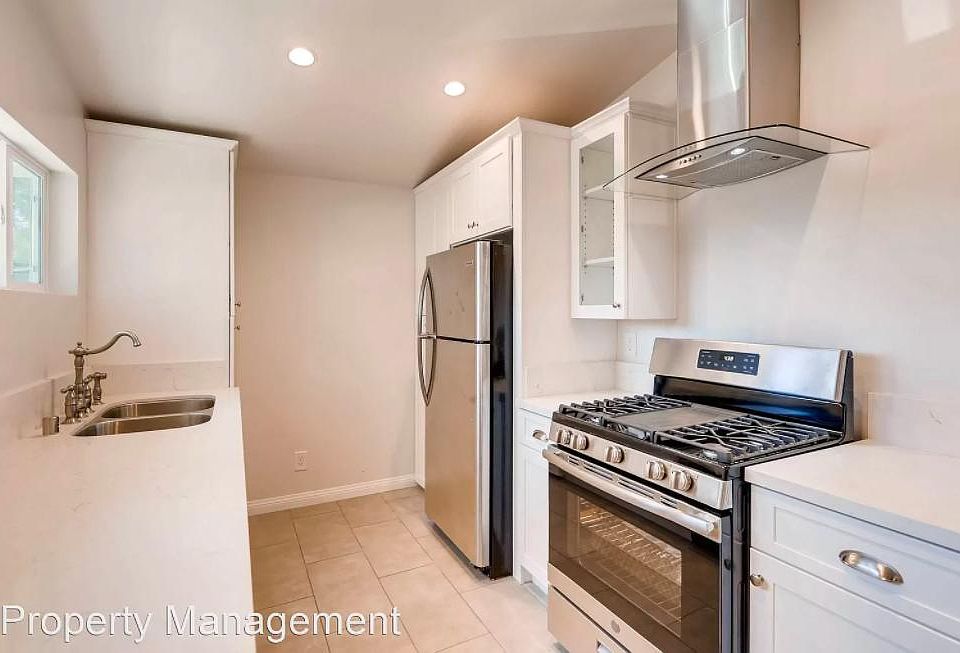 1st image of 3333 Drew St #3