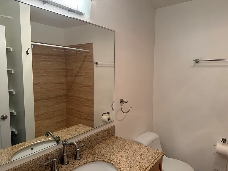 1033 SW Gibbs St #201 — Photo 11