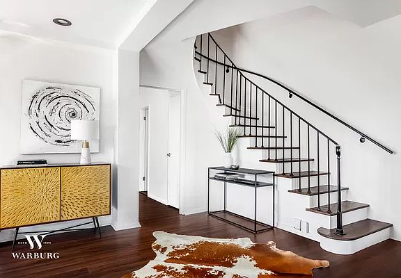 4th image of 8 E 83rd St Penthouse B