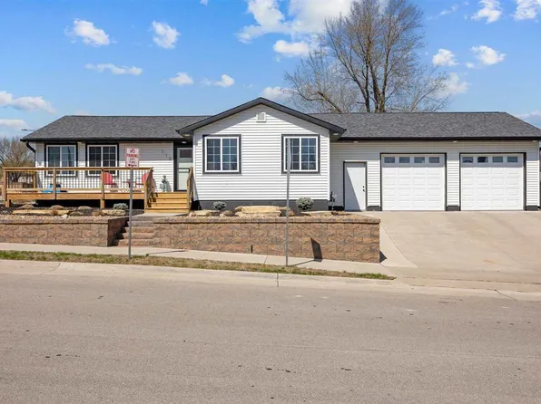 110 E 2nd St, Tiffin, IA 52340