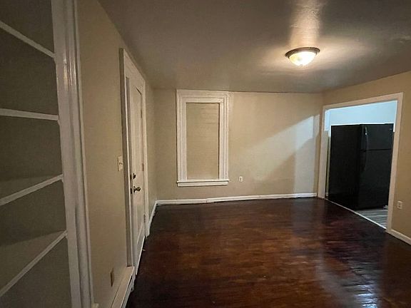 3rd image of 215 E Lincoln Ave APT 3