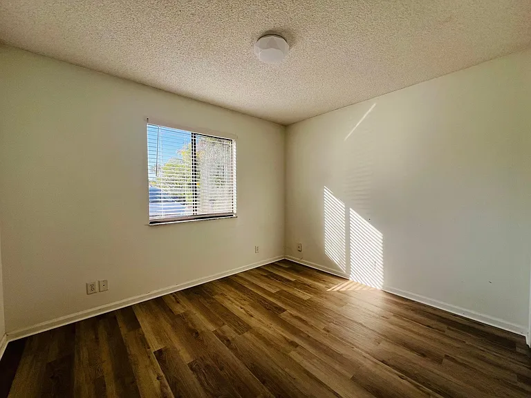 11877 Sturbridge Ln — Photo 12