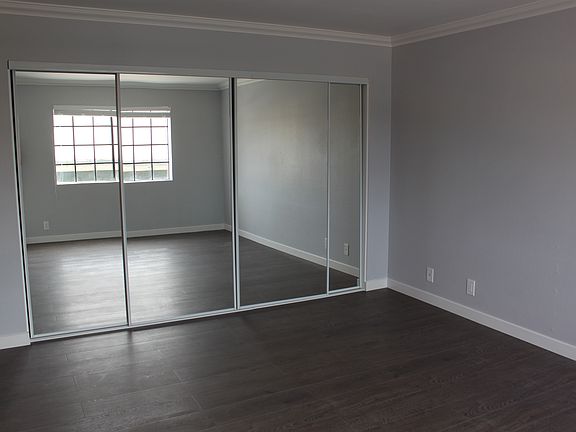 3rd image of 1215 E 4th St APT 201